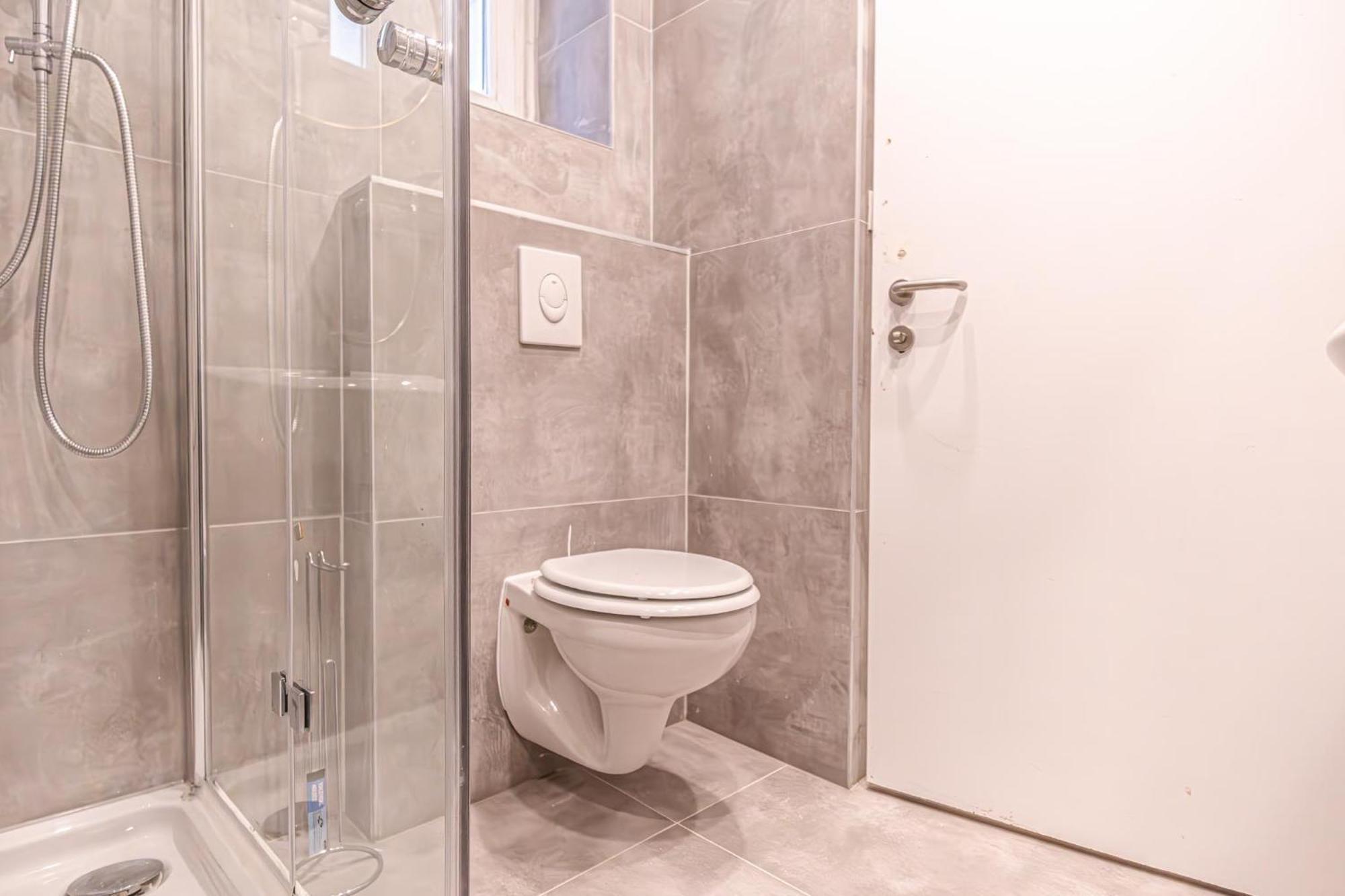 Apartament 4br Shared Apt, Centrally Located In *